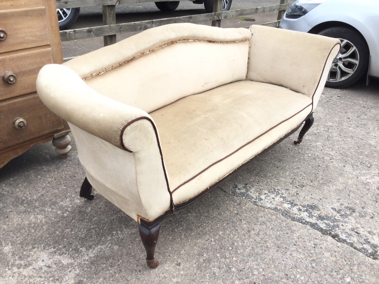 An Edwardian upholstered sofa with arched rolled back and rectangular sprung seat flanked by - Bild 3 aus 3