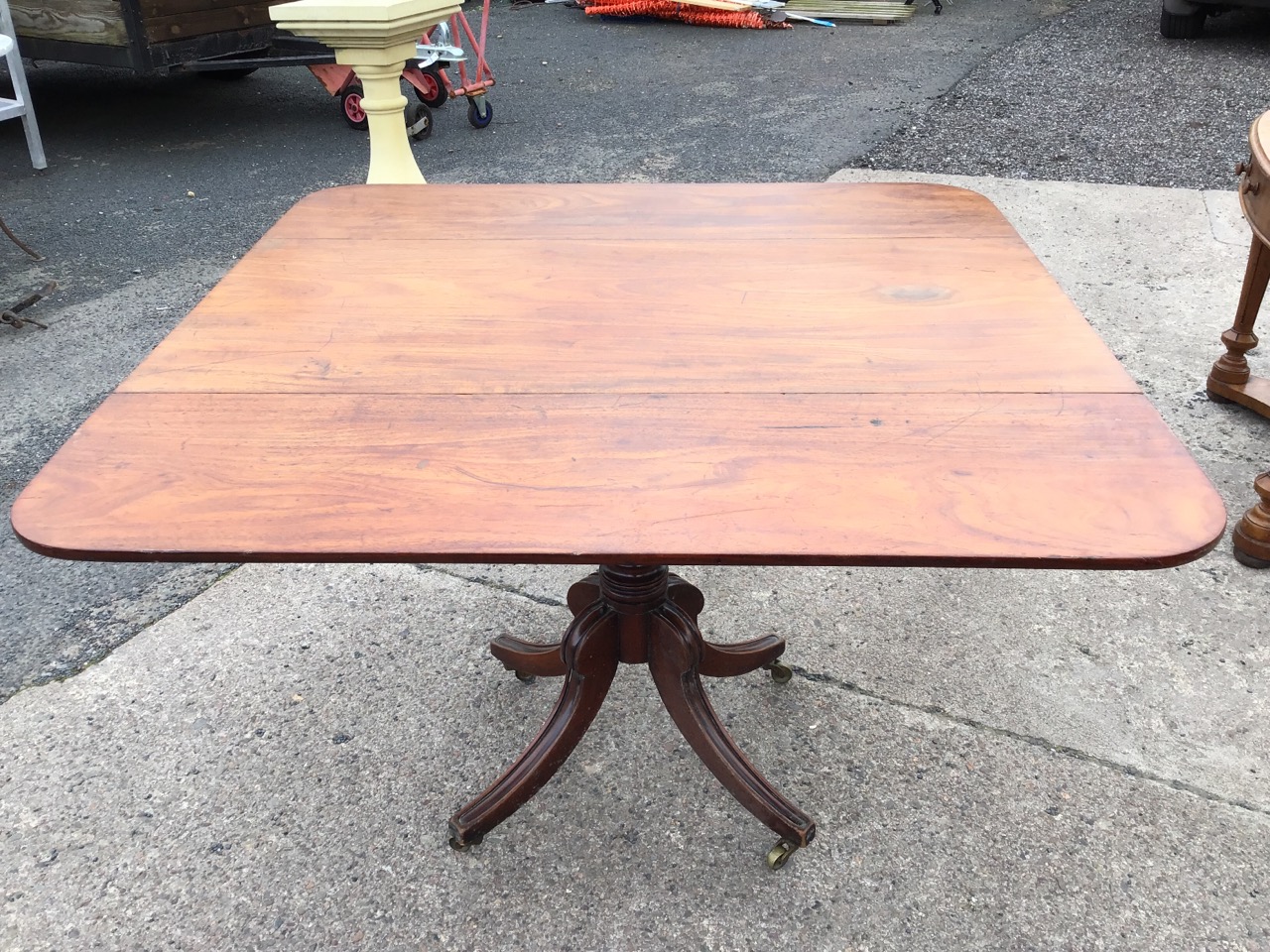 A regency mahogany dining table with rounded rectangular top and two leaves supported on brackets - Image 2 of 3