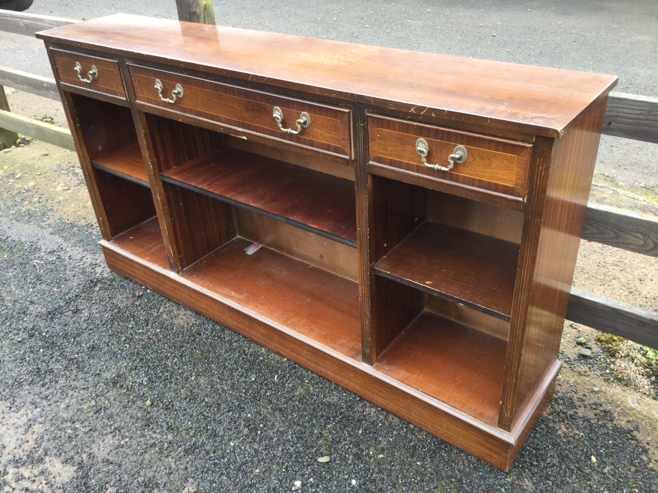 A mahogany crossbanded side cabinet with three frieze drawers above open adjustable shelves framed - Image 3 of 3