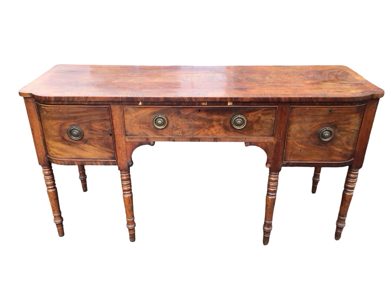 A regency mahogany sideboard with shaped rectangular rosewood crossbanded top above a cockbeaded - Bild 2 aus 3