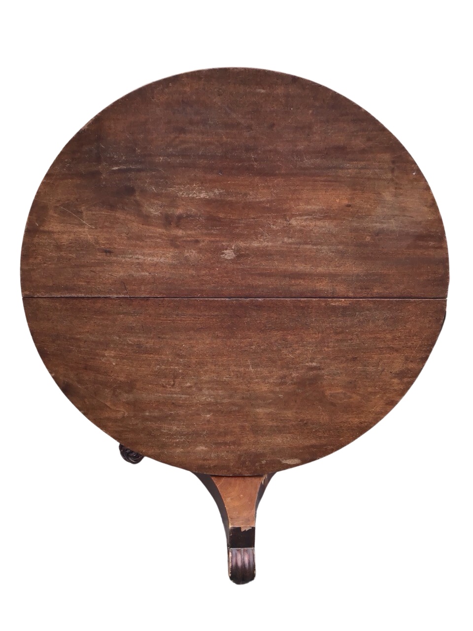 A William IV mahogany breakfast table, the circular top above a cockbeaded apron, tilting on a - Bild 2 aus 3