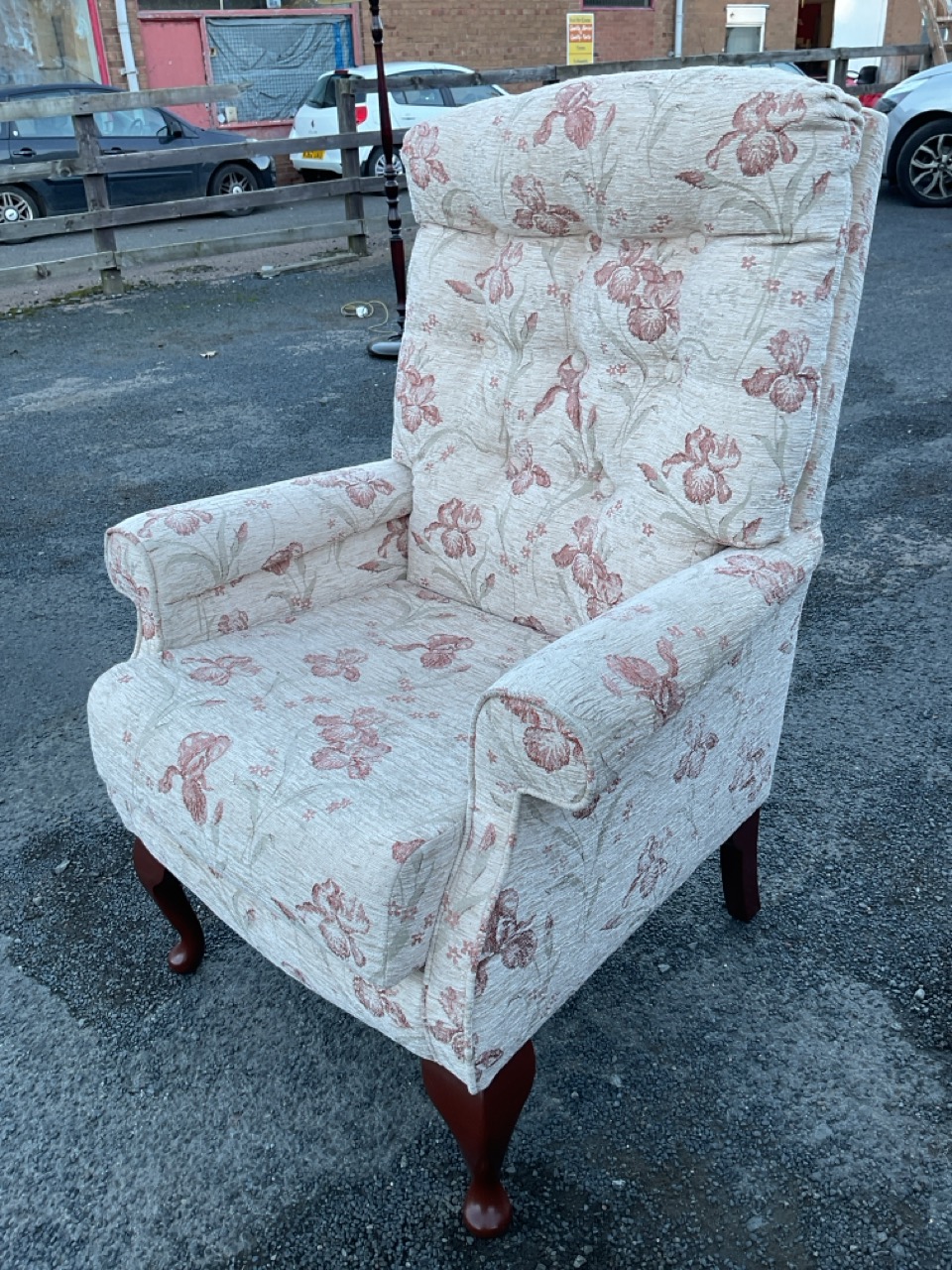 A Victorian style upholstered armchair with rectangular buttoned back and seat with loose cushion - Image 3 of 3