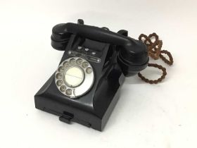 Vintage 1940s bakelite telephone