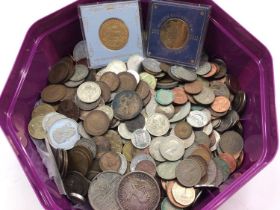 Group of mixed GB and world coinage including commemorative coins