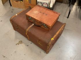 Vintage canvas covered travelling trunk together with a leather case (2)