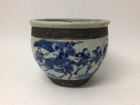 19th century Chinese blue and white crackle glazed jardinière, decorated with a continuous battle sc