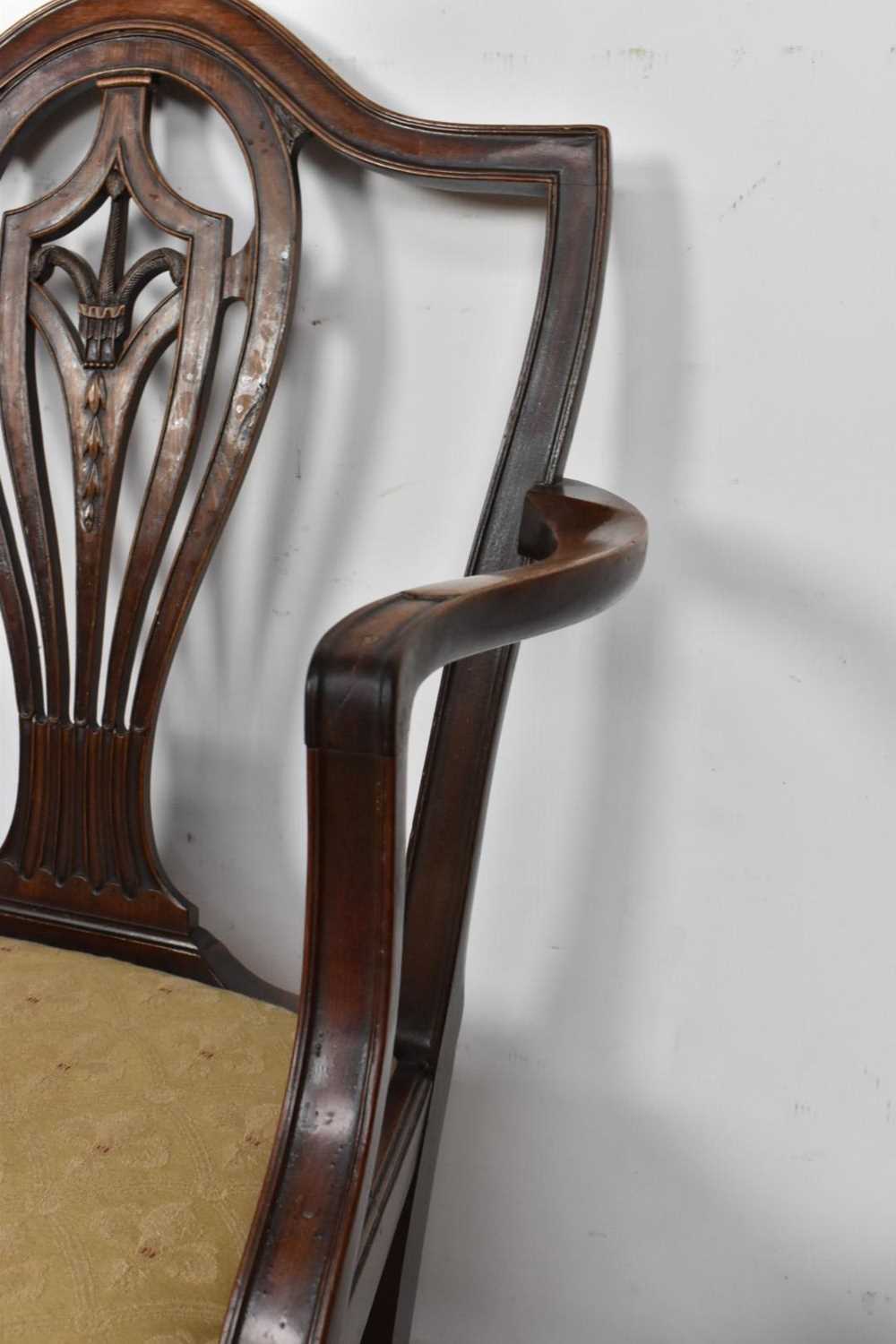 Set of five late 18th century Hepplewhite style mahogany dining chairs - Image 6 of 10