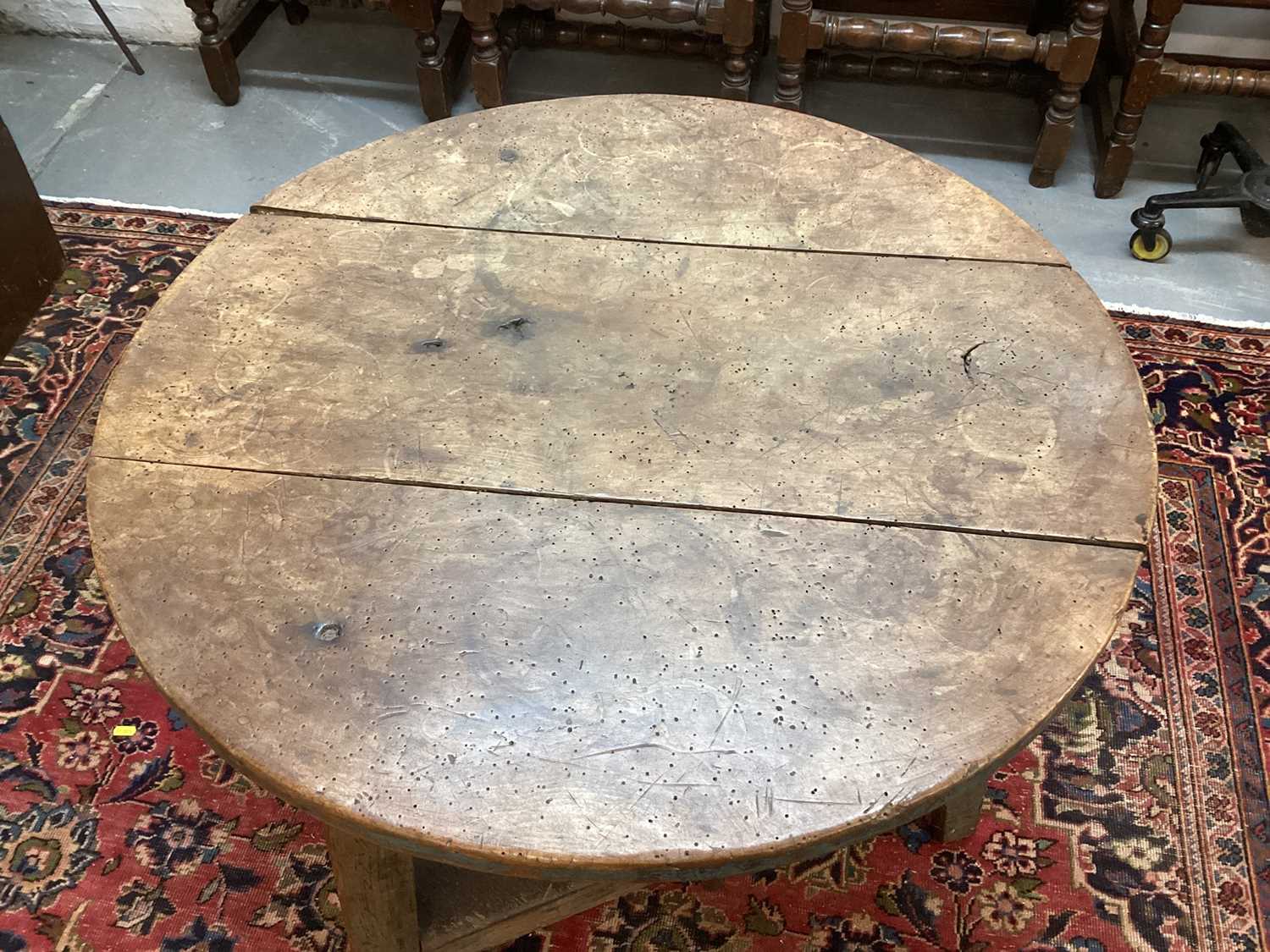 18th century pine framed cricket table - Image 2 of 6