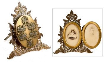 Good quality Victorian brass photo frame