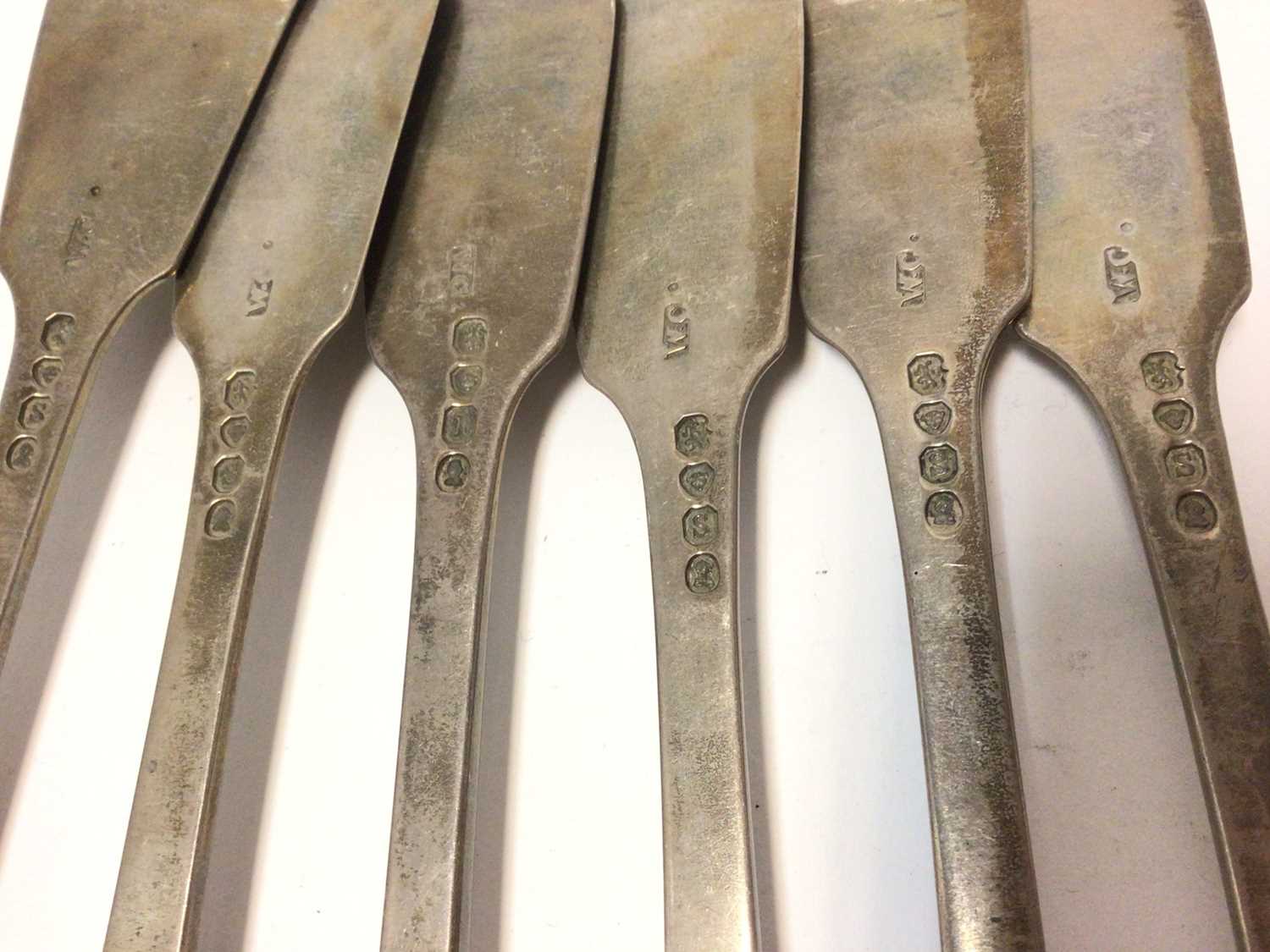 Six George IV fiddle pattern dinner forks - Image 2 of 2