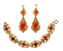 Victorian style 14ct gold and cabochon garnet bracelet and pair of similar earrings