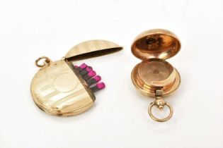 Edwardian 9ct gold sovereign holder and a 9ct gold vesta case (2)