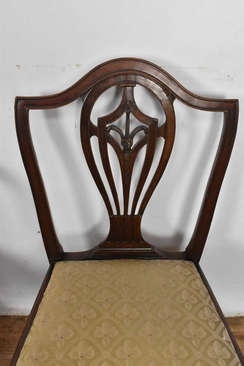 Set of five late 18th century Hepplewhite style mahogany dining chairs - Image 7 of 10