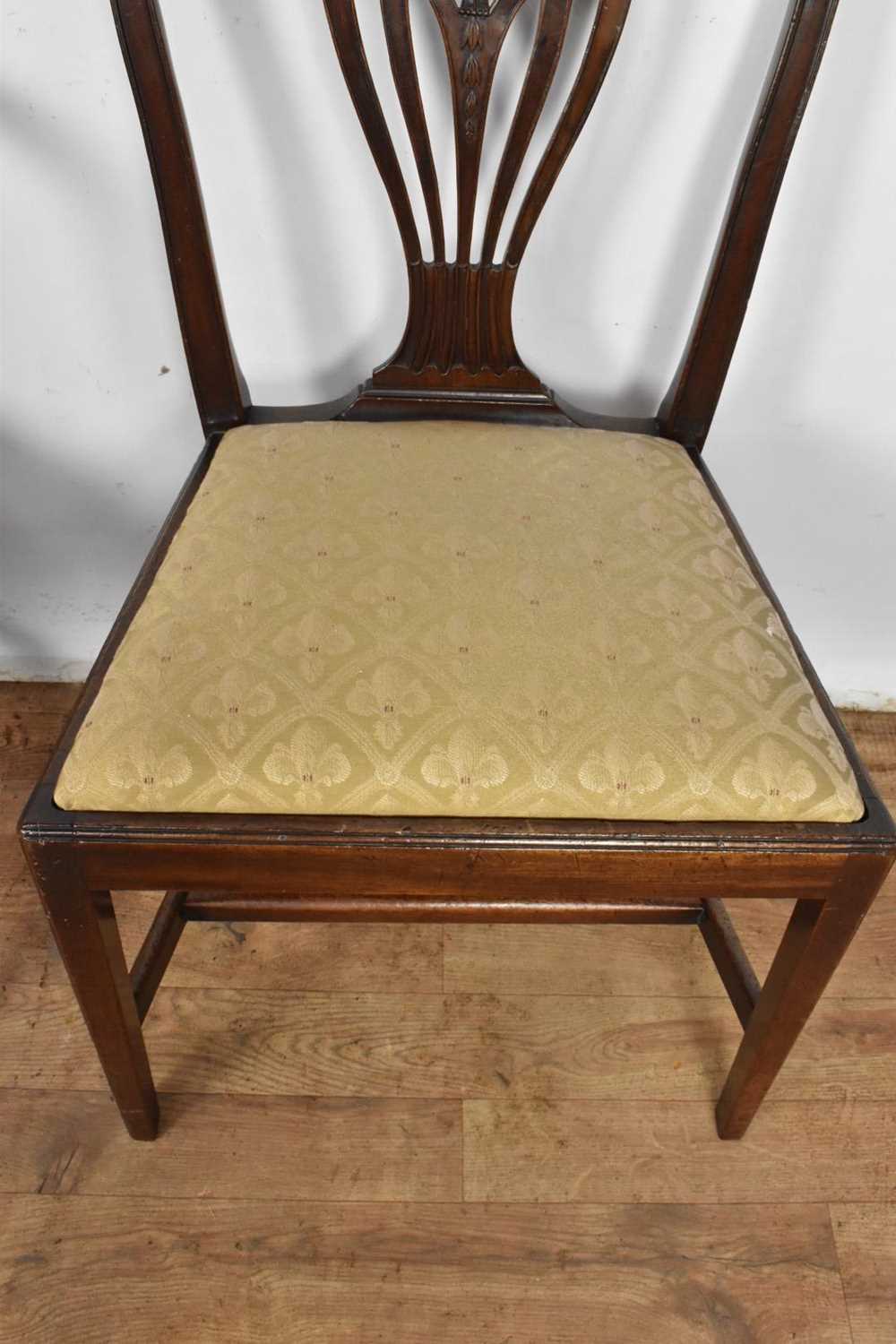Set of five late 18th century Hepplewhite style mahogany dining chairs - Image 8 of 10
