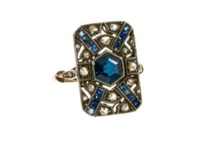 Art Deco sapphire and diamond cocktail ring with a rectangular openwork plaque centred with a hexago