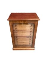 Good quality Victorian mahogany collectors' cabinet