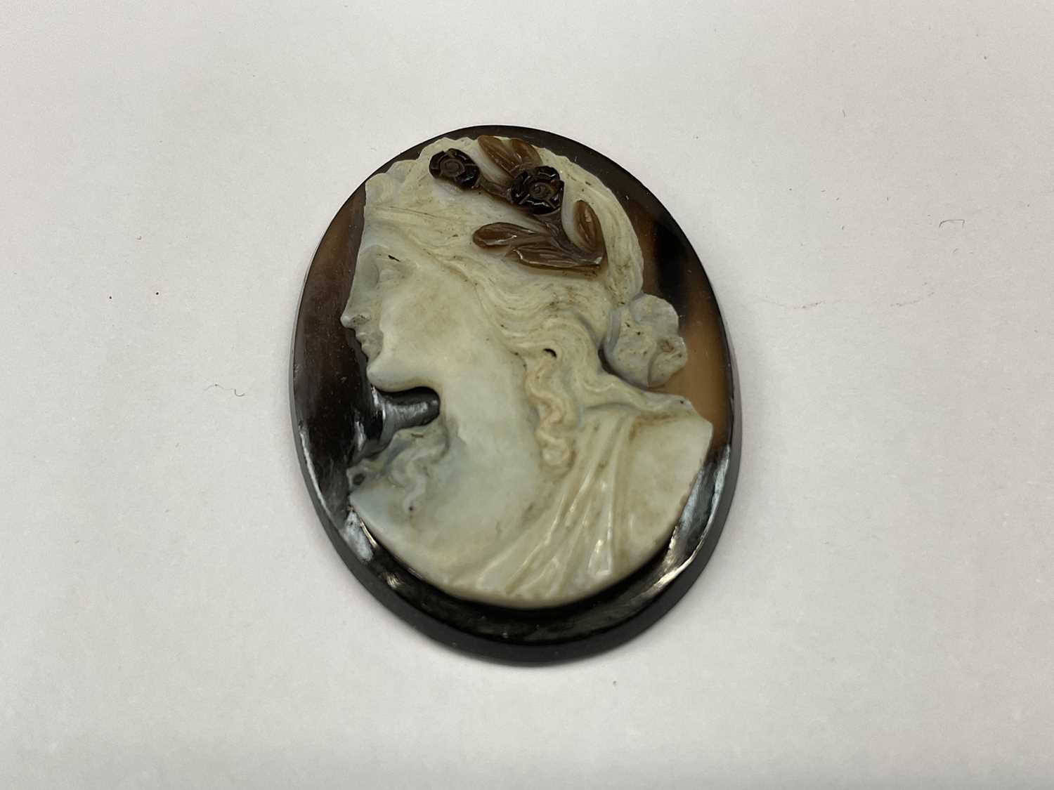 Two antique carved hardstone cameos - Image 6 of 8