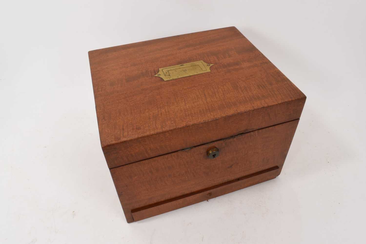 Victorian fiddle-backmahogany toiletry box - Image 2 of 5