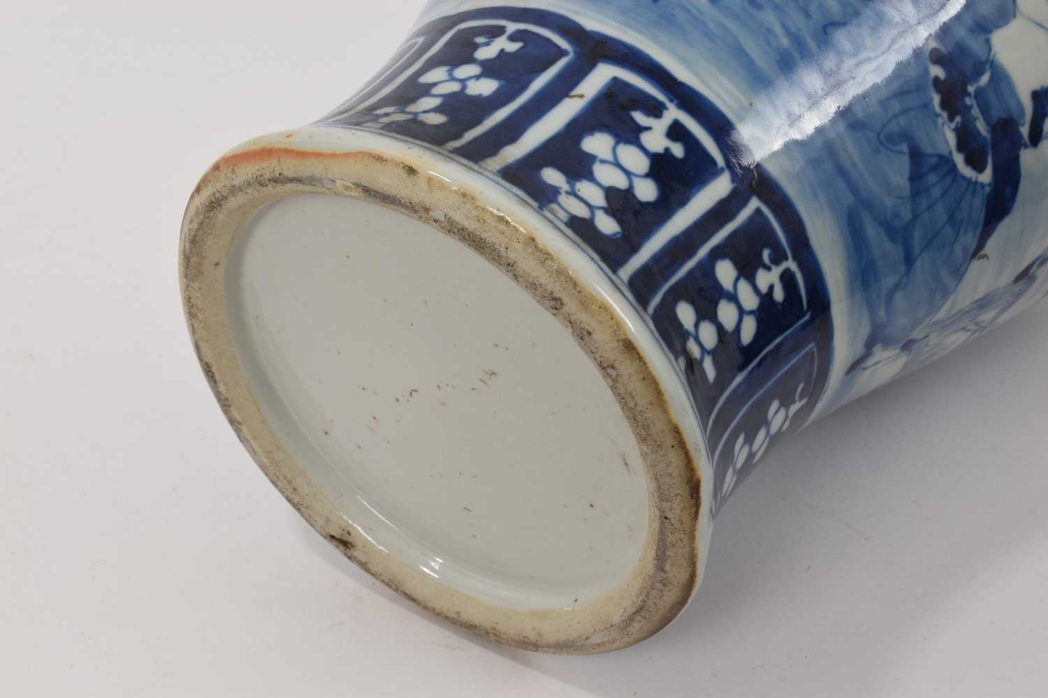 Large Chinese blue and white vase - Image 5 of 5