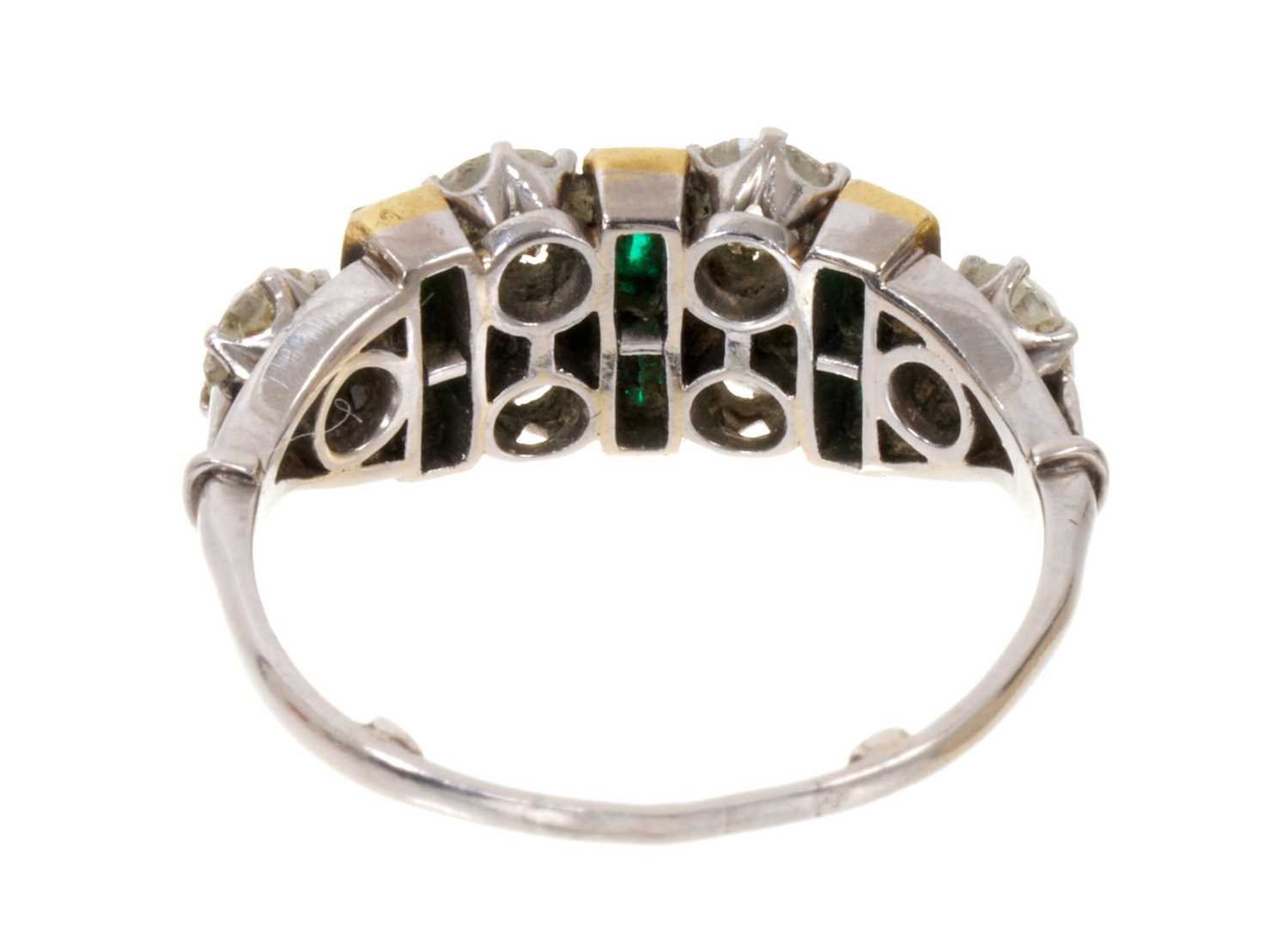 Art Deco diamond and emerald cluster ring - Image 3 of 6