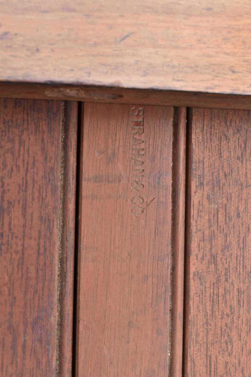 Victorian Irish mahogany extending dining table with one additional leaf by Strahan & Co - Image 8 of 8