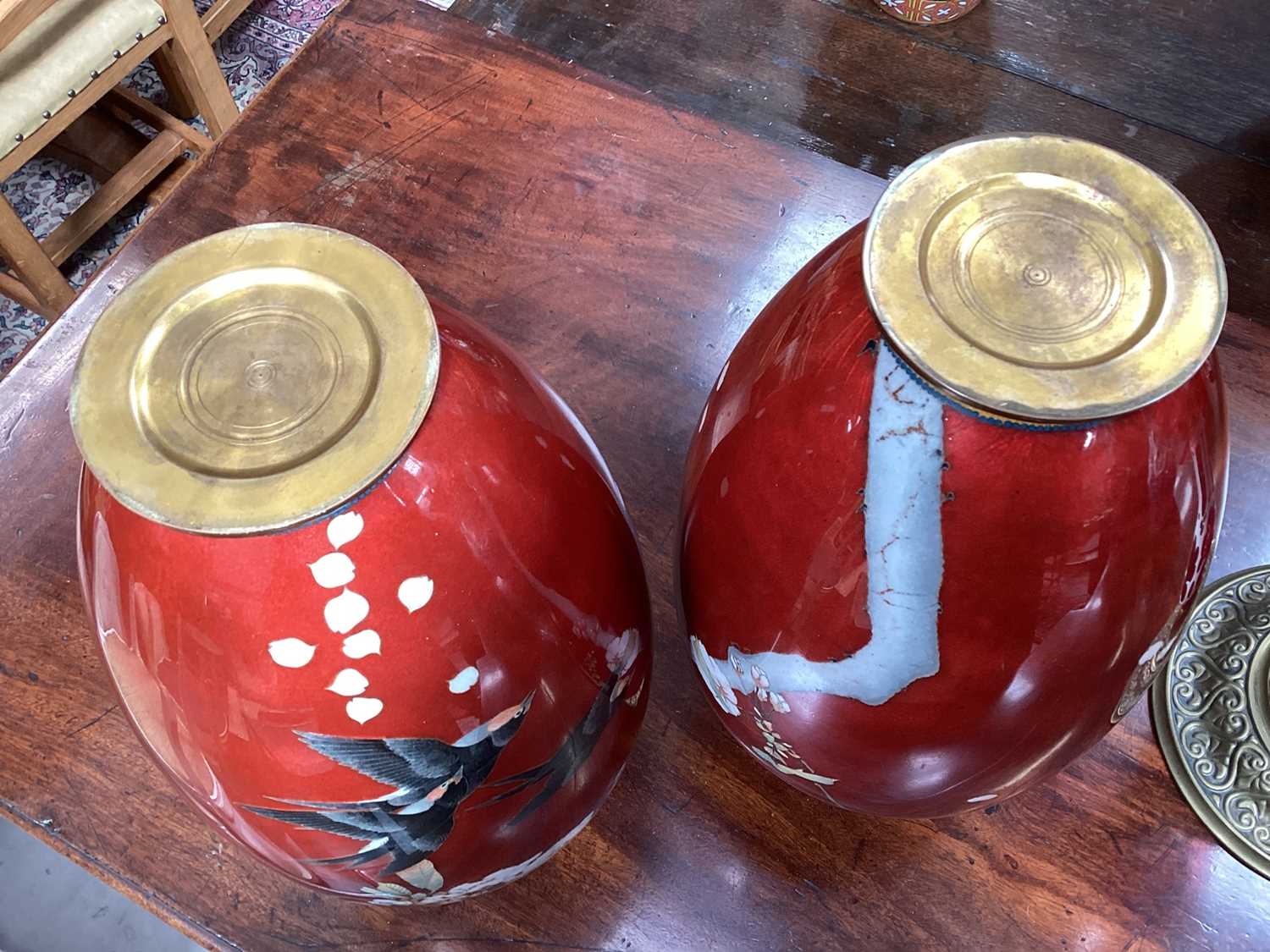 Large pair of fine quality Japanese cloisonné enamel vases - Bild 6 aus 14