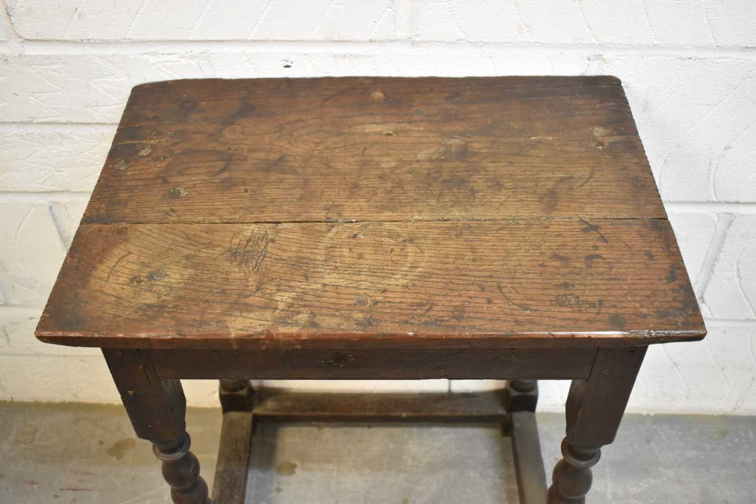 Late 17th century oak side table - Image 3 of 6