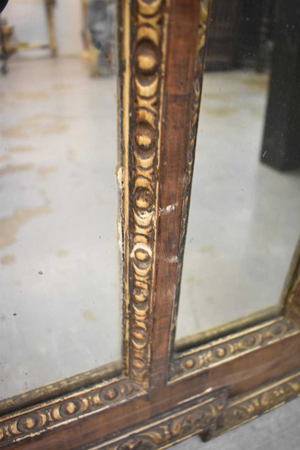 George I style walnut and gilt decorated landscape wall mirror - Image 7 of 9