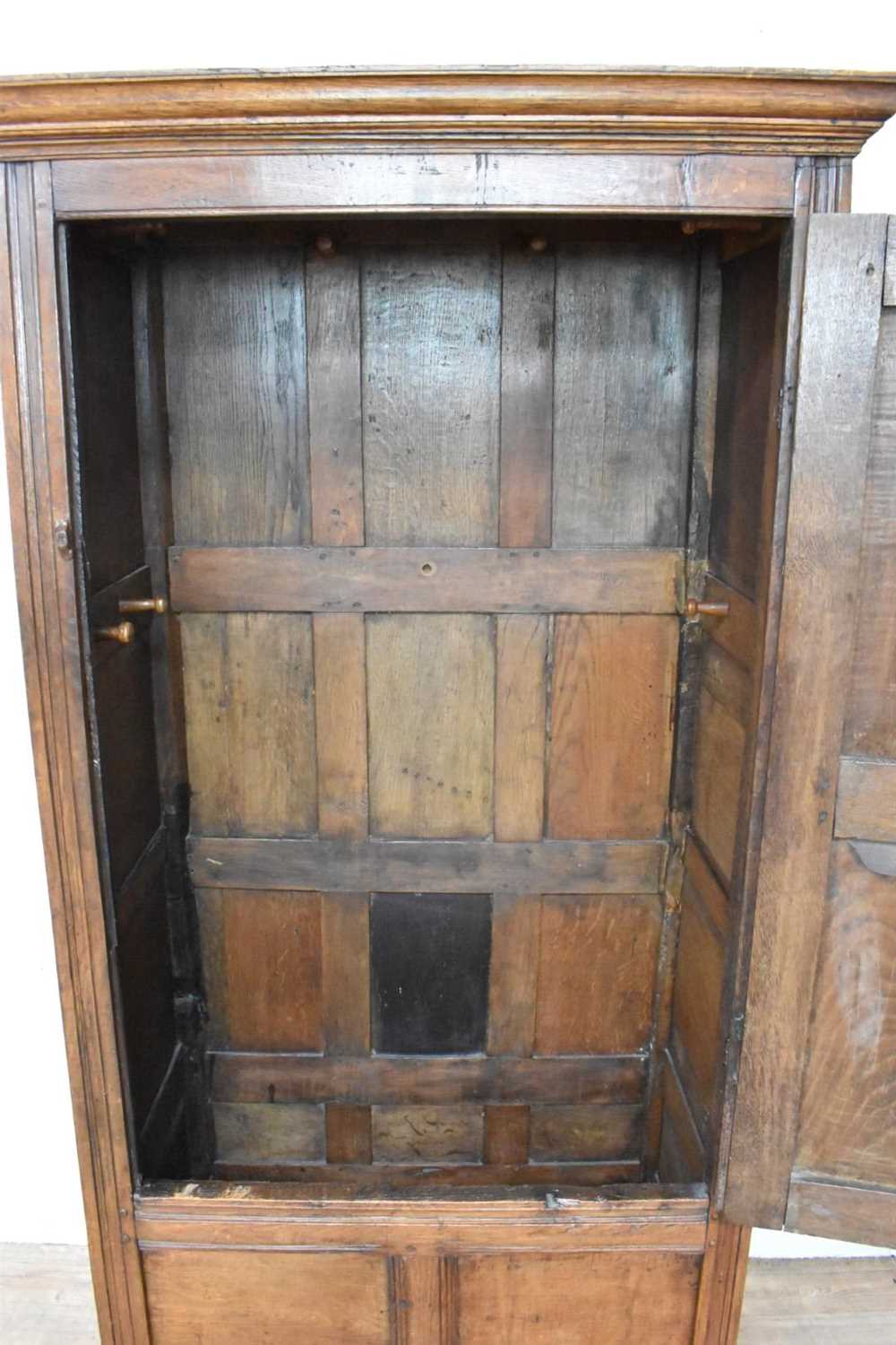 Oak enclosed floorstanding cupboard - Image 6 of 10