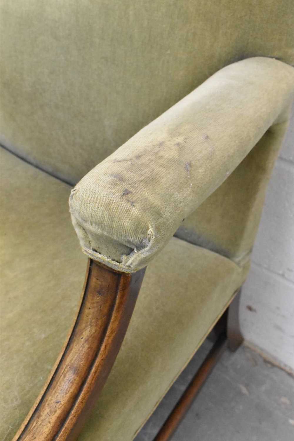 George III mahogany Gainsborough open armchair - Image 4 of 10