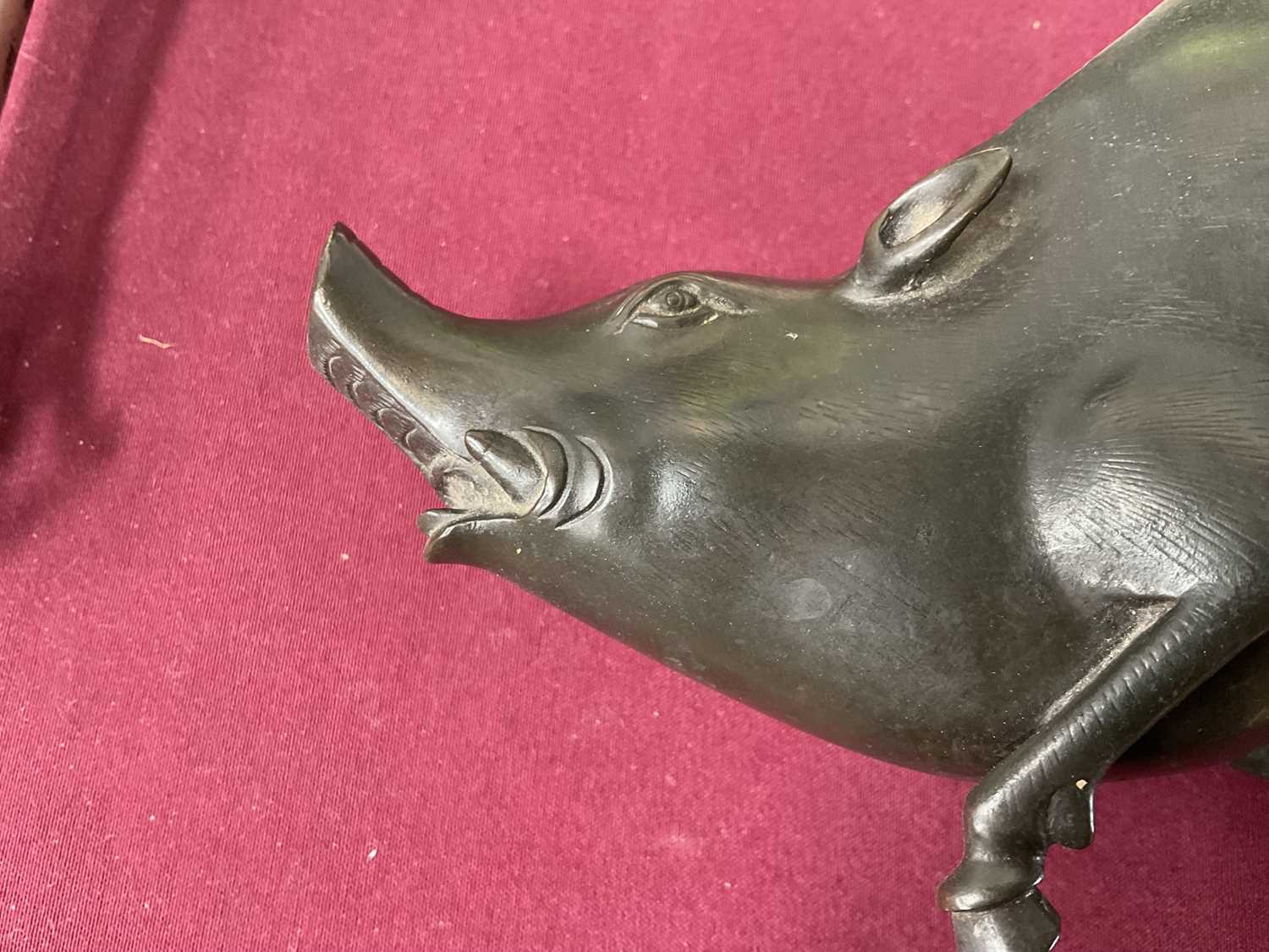 19th century Japanese bronze censer in the form of a seated boar - Image 6 of 9