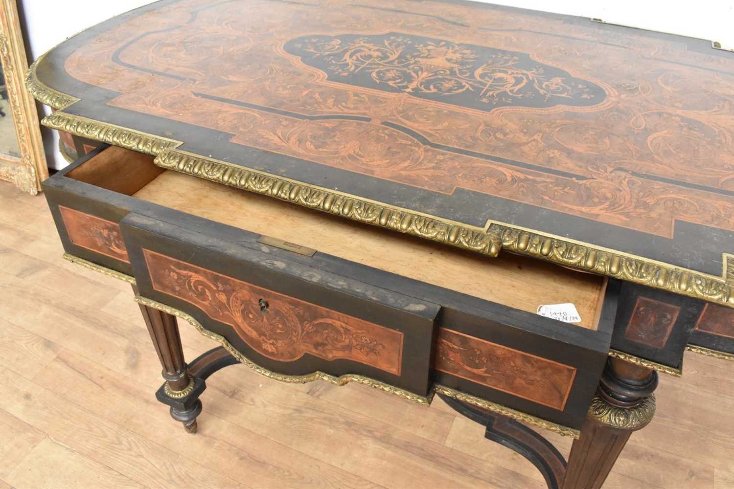 Good 19th century marquetry and ormolu mounted table - Image 7 of 17