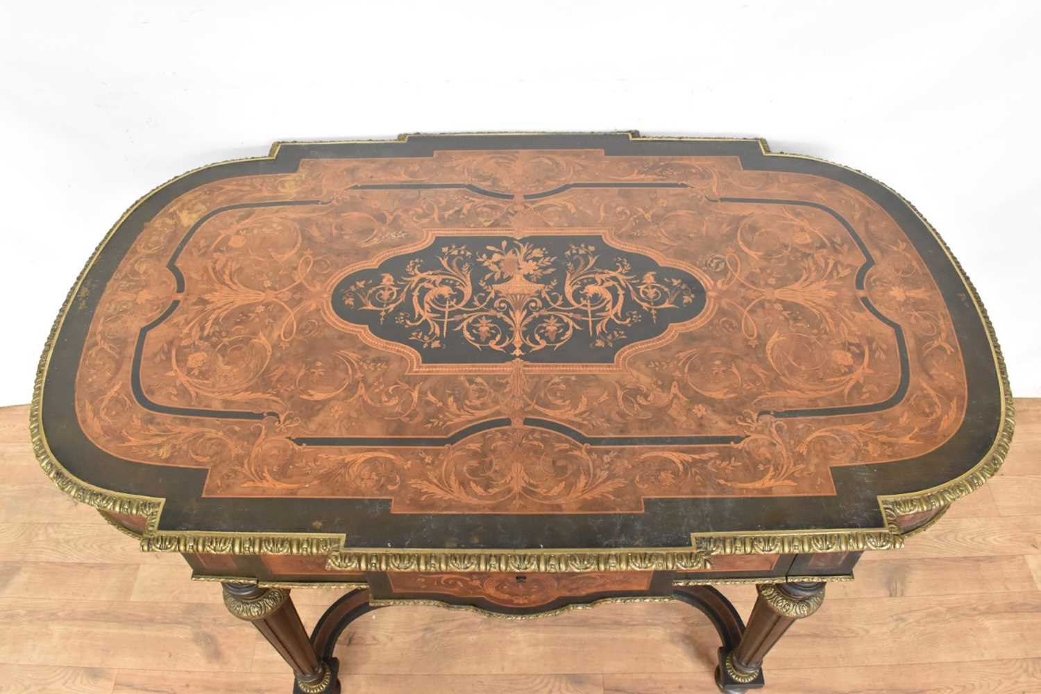 Good 19th century marquetry and ormolu mounted table - Image 2 of 17