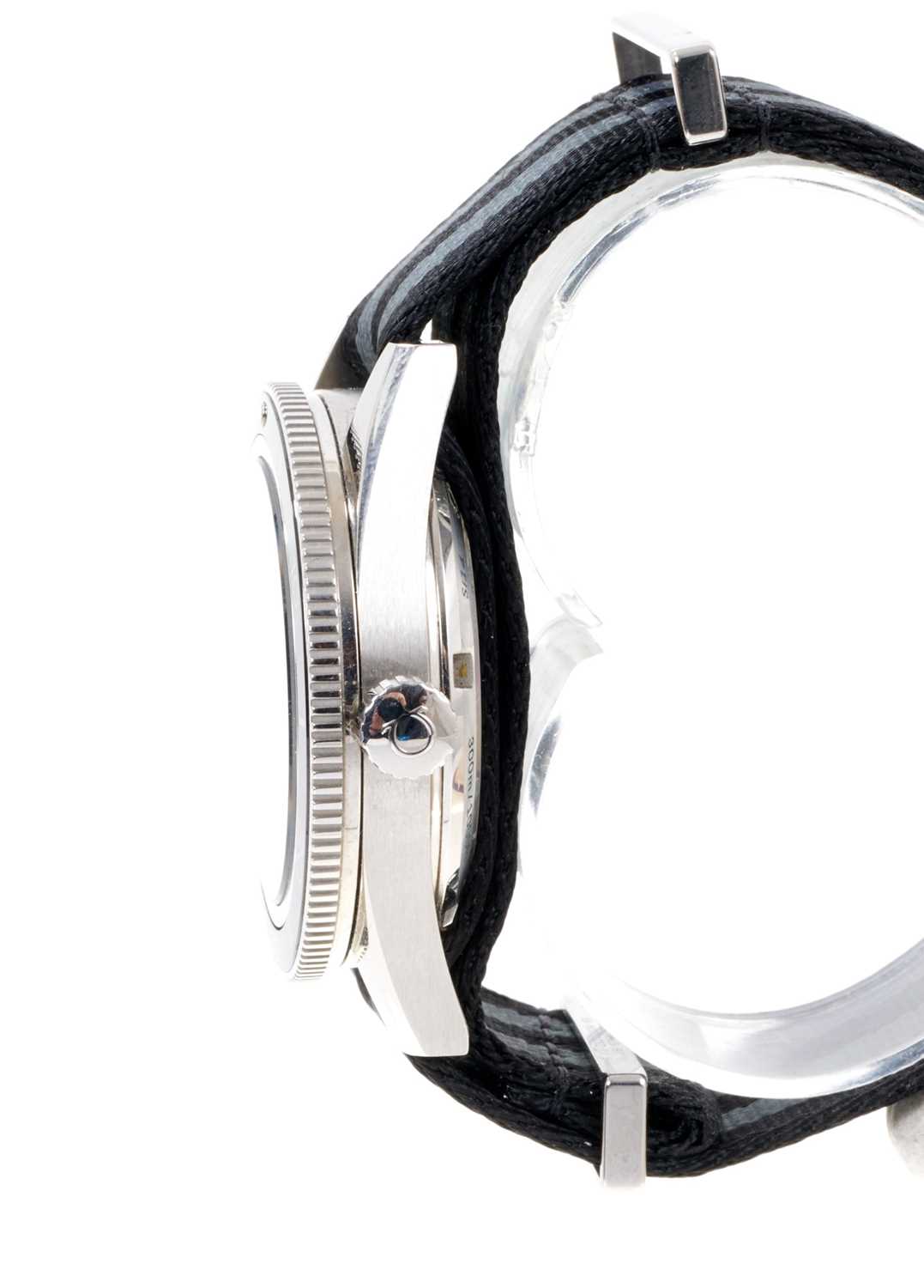 Fine Gentlemen’s modern Omega Seamaster wristwatch in box with certificate - Image 3 of 6
