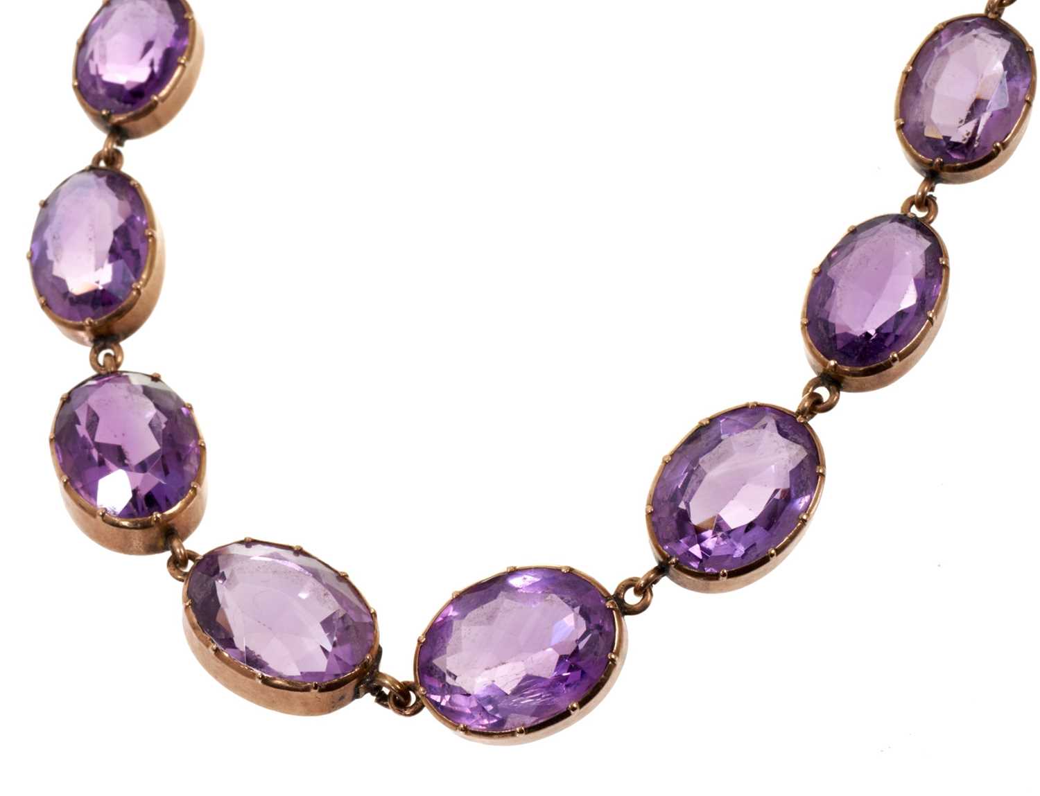 Victorian amethyst and gold rivière necklace with graduated oval mixed cut amethysts in gold collet - Image 2 of 2