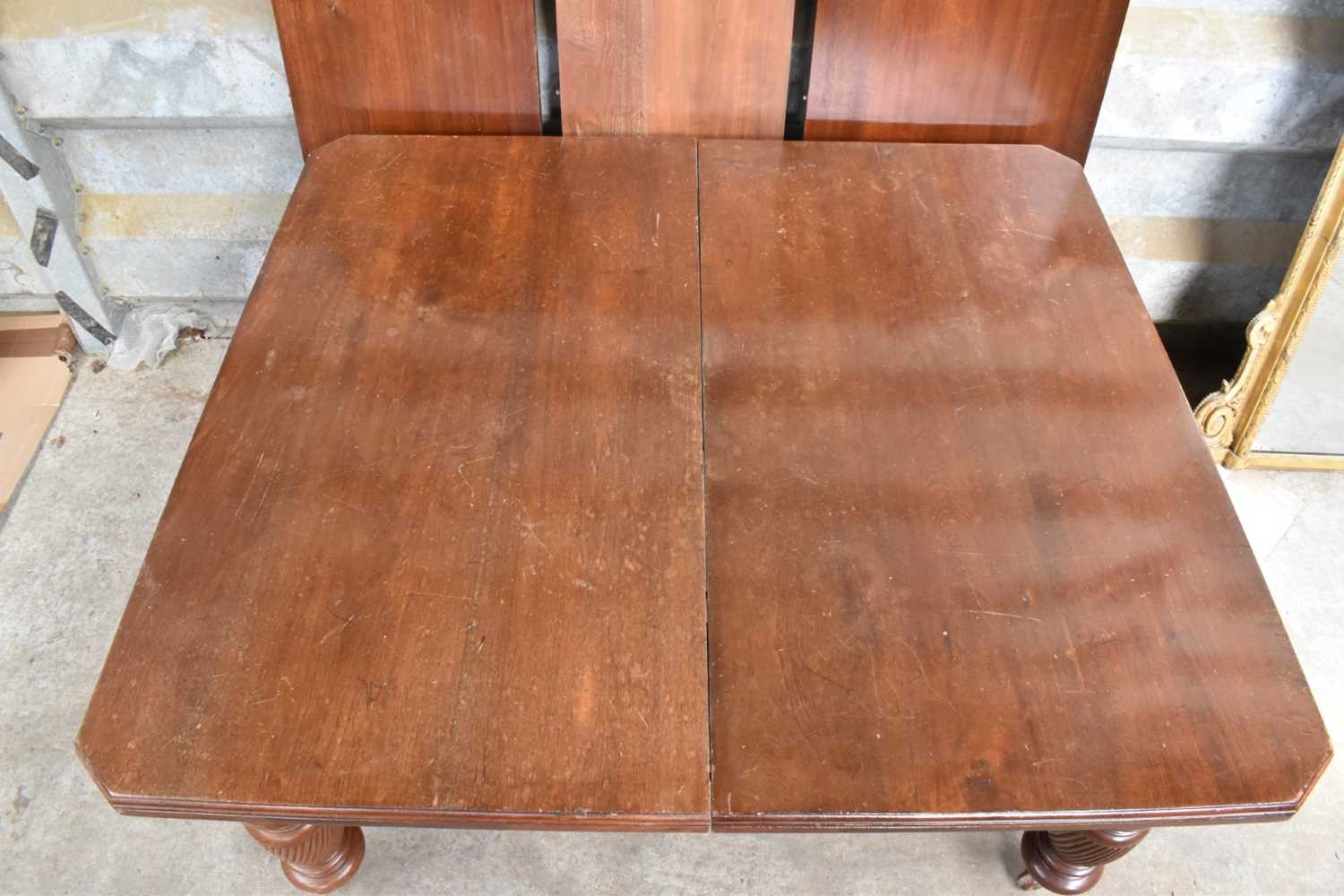 Very large Edwardian mahogany extending dining table, with three additional leaves - Image 4 of 6