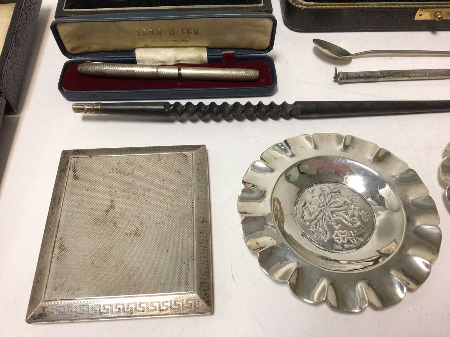 Group of silver to include christening sets, toddy ladle etc - Image 6 of 8