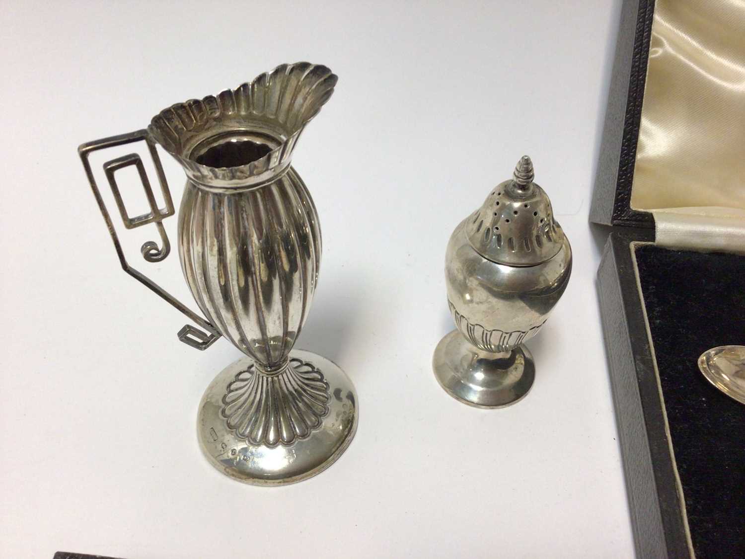 Group of silver to include christening sets, toddy ladle etc - Image 4 of 8