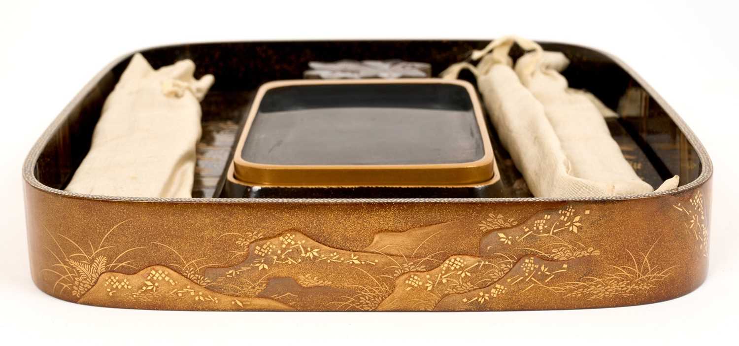 Superb matching set of a gold lacquer ryoshibako and suzuribako, Meiji Period - Image 15 of 18