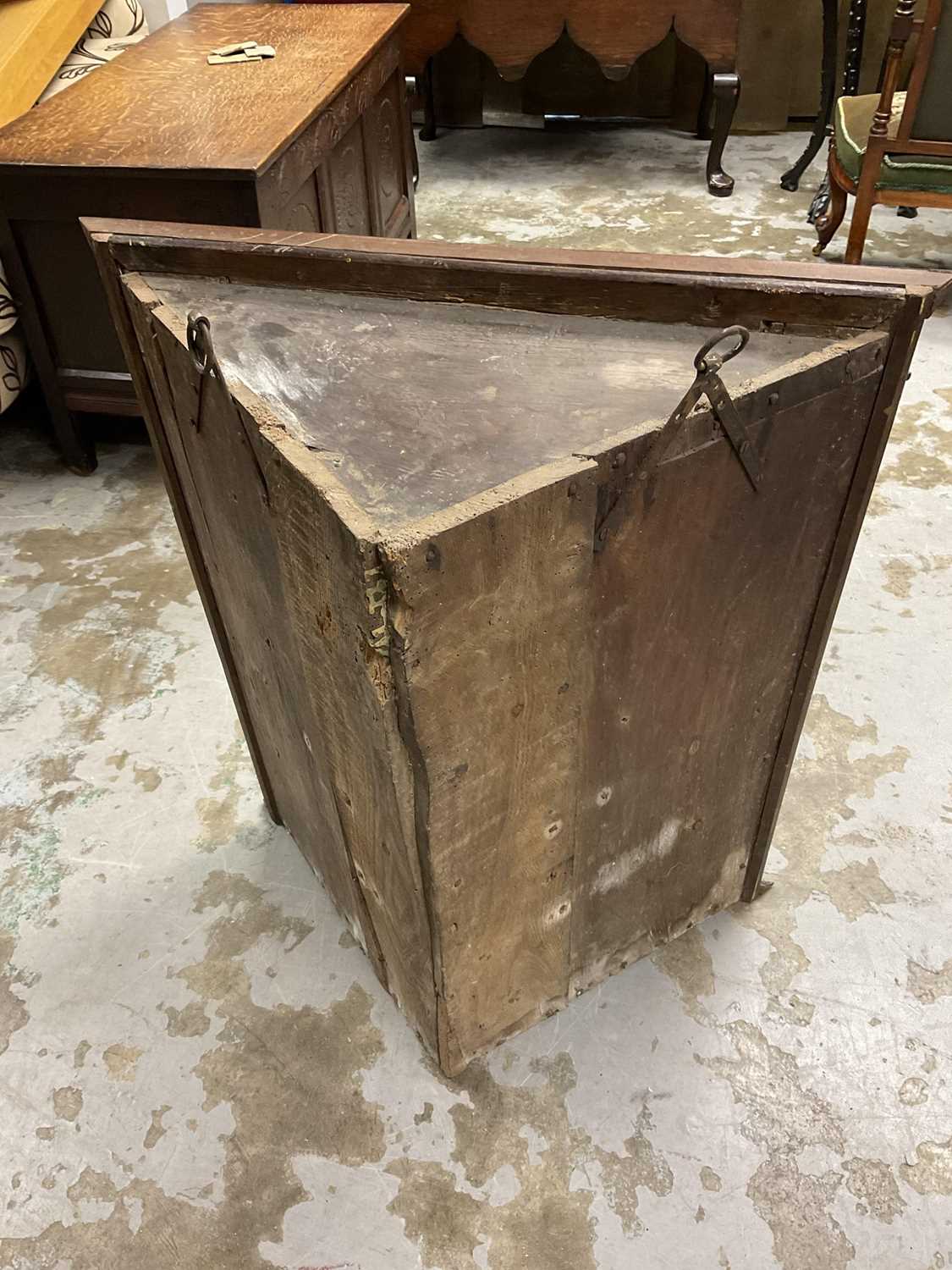 18th century walnut corner cupboard - Image 3 of 5