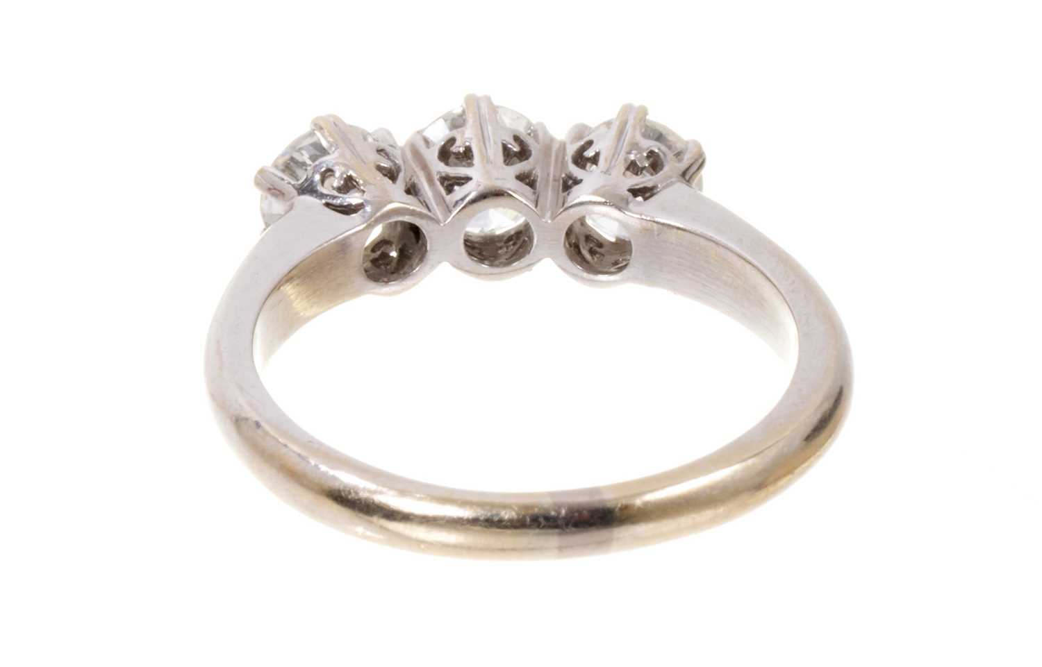Diamond three stone ring - Image 3 of 3