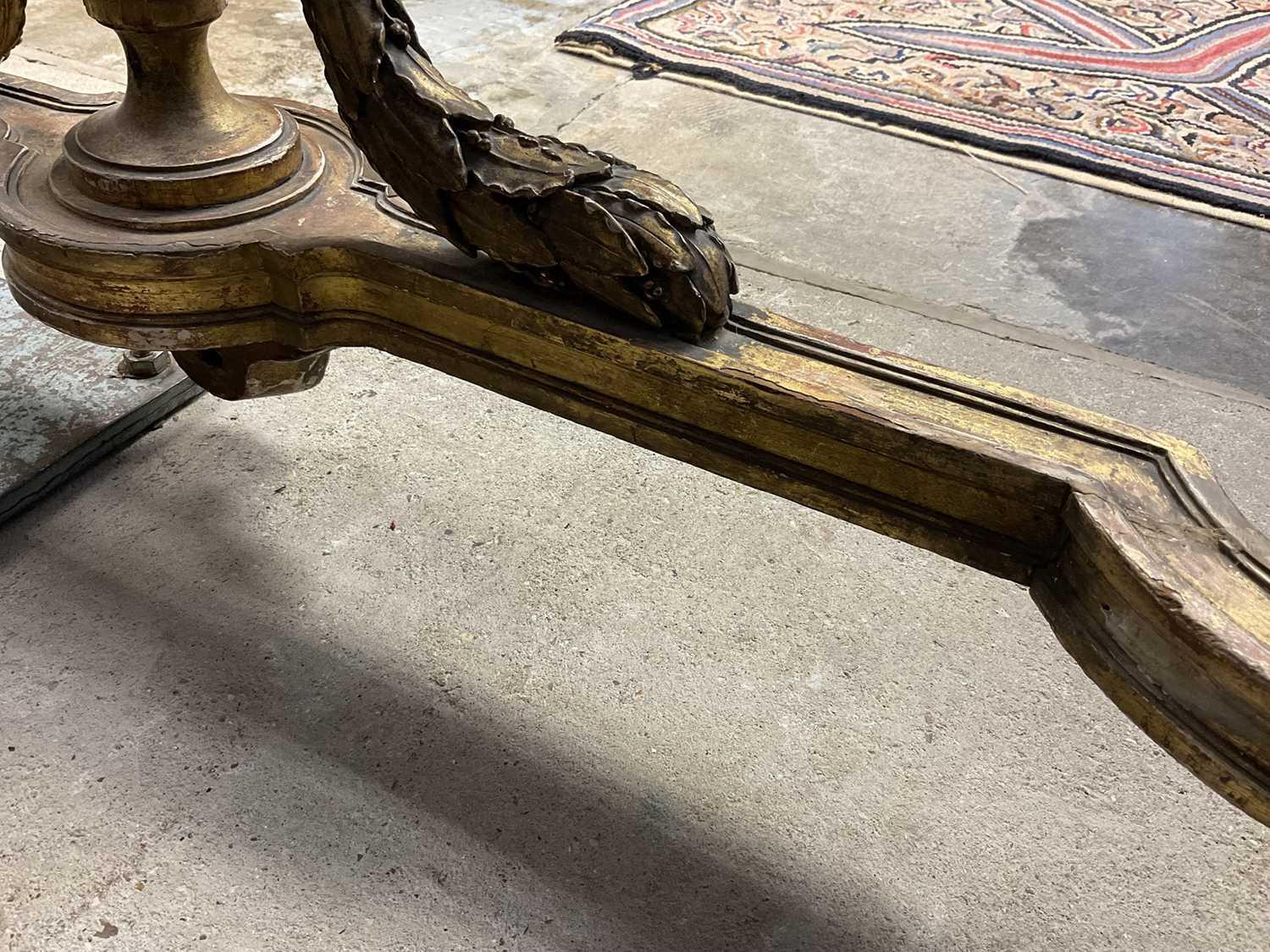 Fine quality 19th century French marble topped carved gilt console table, of shaped bowfront outline - Bild 17 aus 22