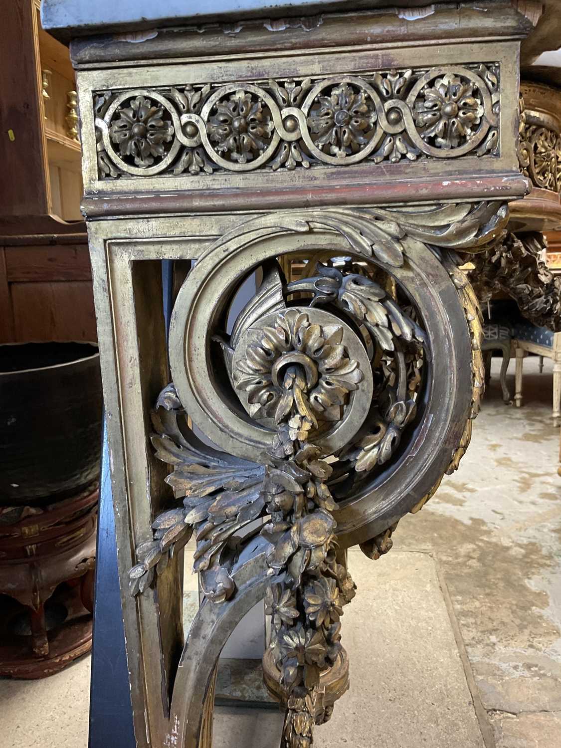 Fine quality 19th century French marble topped carved gilt console table, of shaped bowfront outline - Bild 5 aus 22