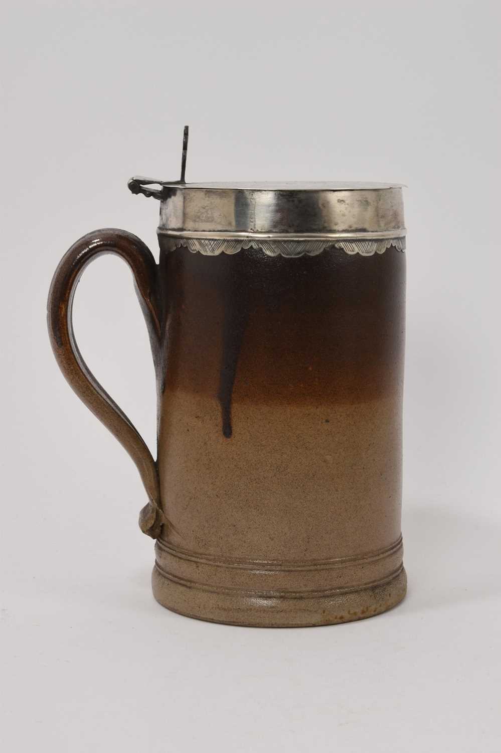 Large Georgian stoneware salt glaze 2 1/2 pint tankard with silver hinged lid - Image 3 of 6