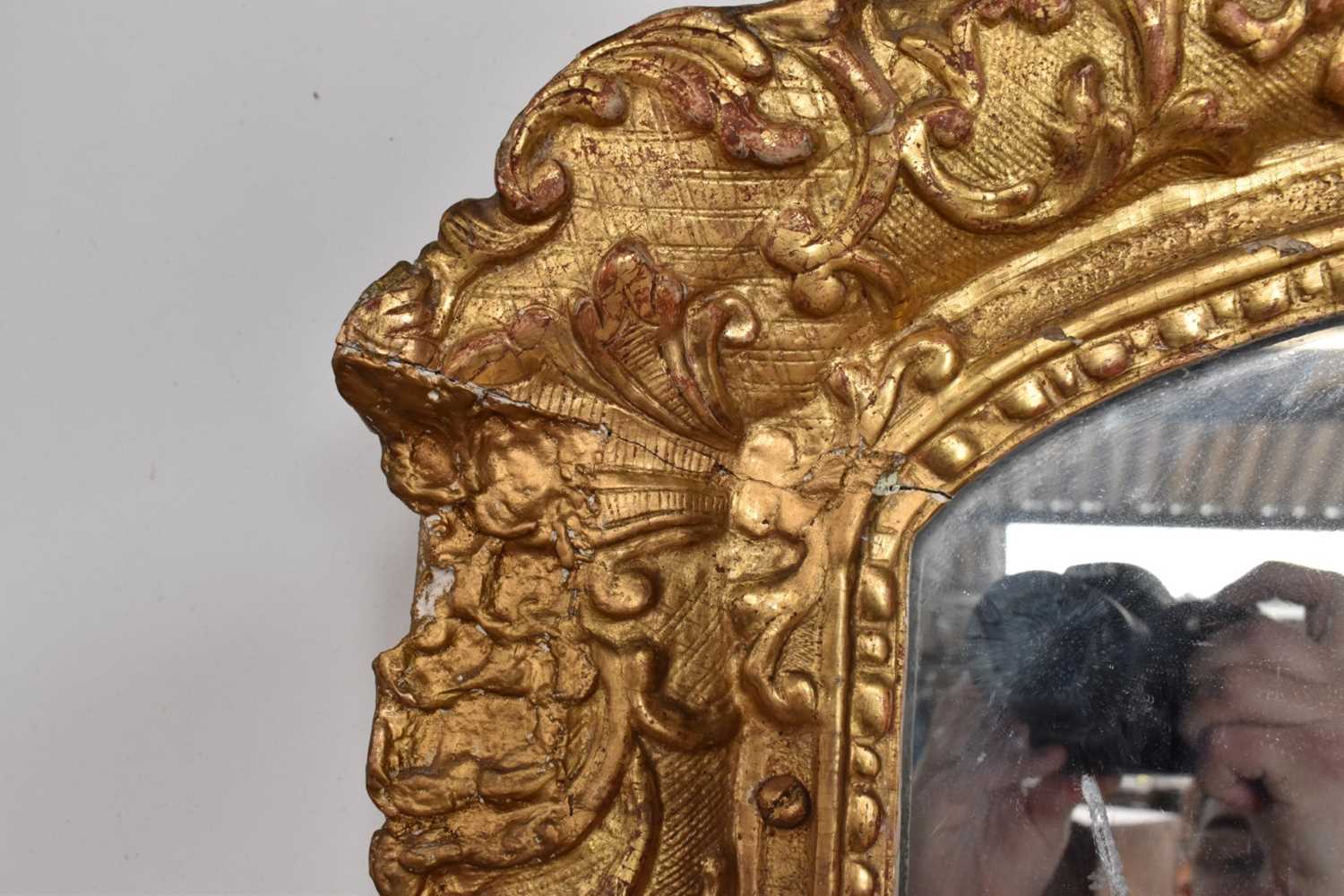 Rare Louis XIV giltwood and gesso pier mirror with original glass in two parts, early 18th century - Image 4 of 8