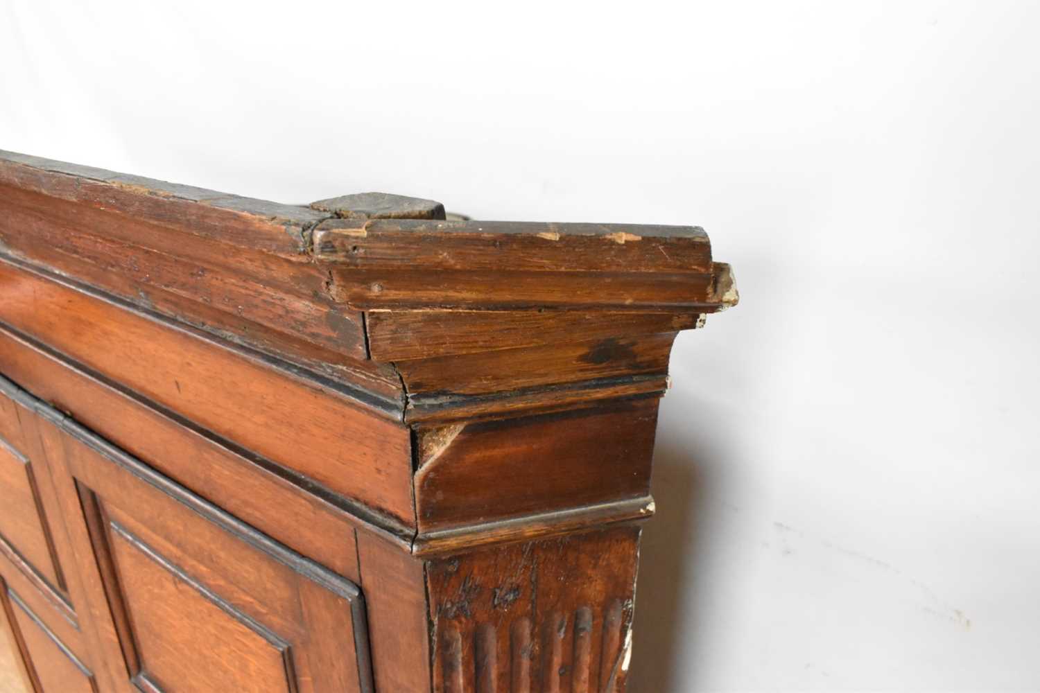 George III oak hanging corner cupboard with panelled doors - Image 4 of 8