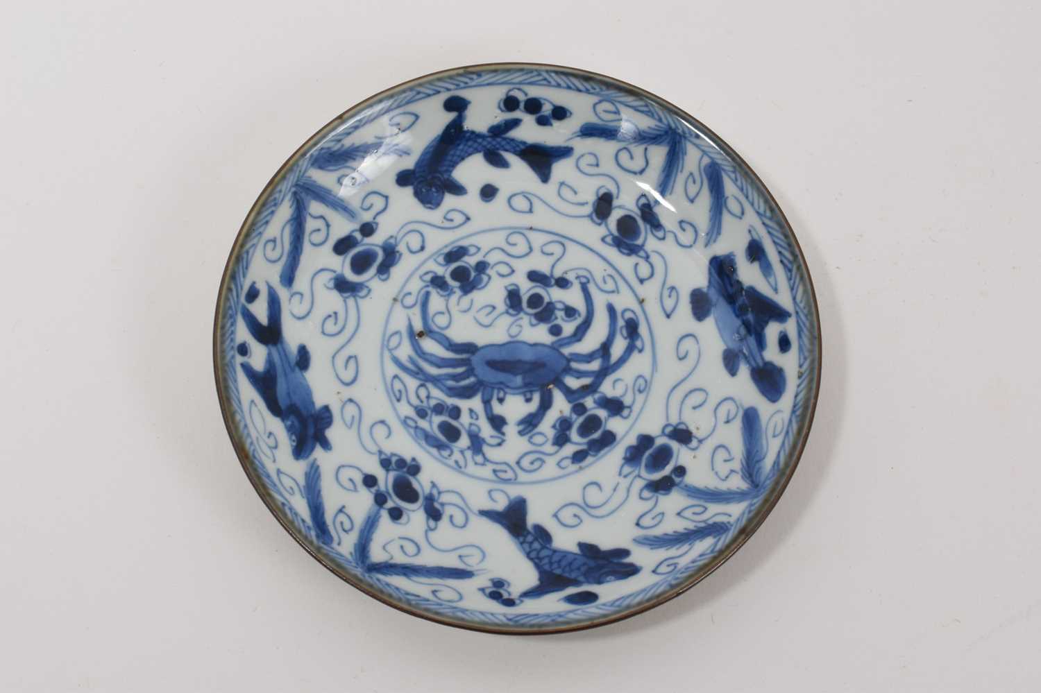 Chinese Kangxi dish, decorated with a crab