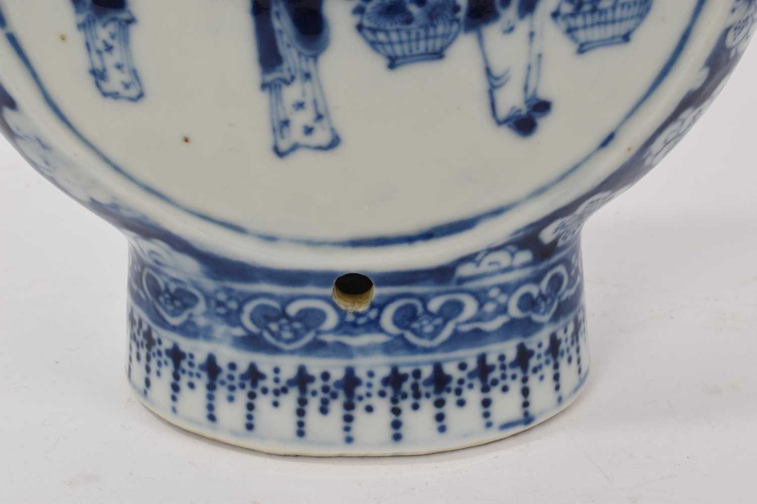 Chinese porcelain jar and cover and Chinese porcelain moonflask - Image 7 of 8