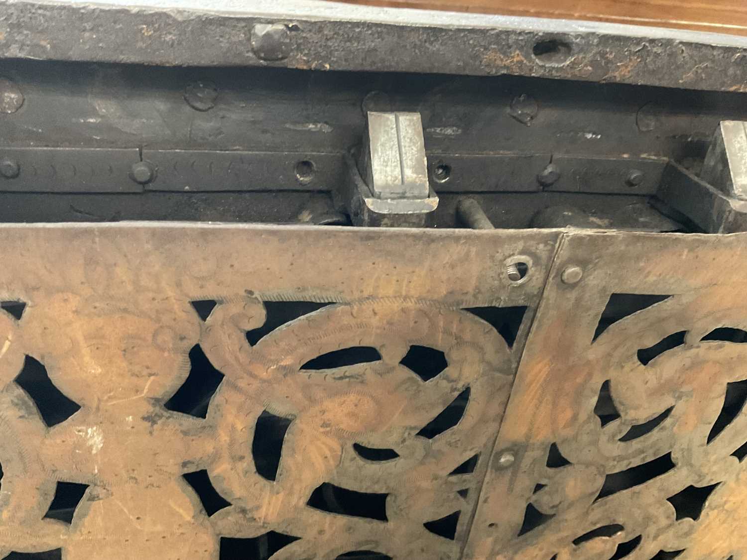 17th century German iron Armada chest with intricate locking system, key marked S. Morden - Bild 22 aus 23