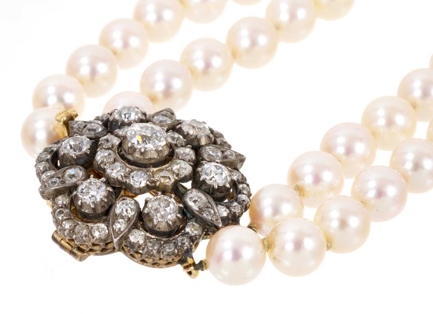 Cultured pearl two-strand necklace with a Victorian diamond cluster clasp - Image 3 of 3